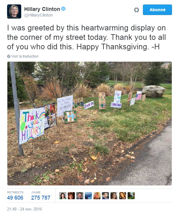 Traduction: J'ai été accueillie par cet affichage qui fait chaud au cœur au coin de ma rue aujourd'hui. Merci à tous ceux qui ont réalisé cela. Joyeuse Thanksgiving. 
