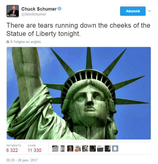 Traduction: Des larmes coulent sur les joues de la Statue de la Liberté ce soir.