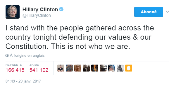 Traduction: Je soutiens les personnes qui se rassemblent partout dans le pays ce soir pour défendre nos valeurs & notre Constitution. Ce décret ne reflète pas ce que nous sommes.