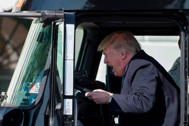 TOPSHOT-US-POLITICS-TRUMP-TRUCKERS